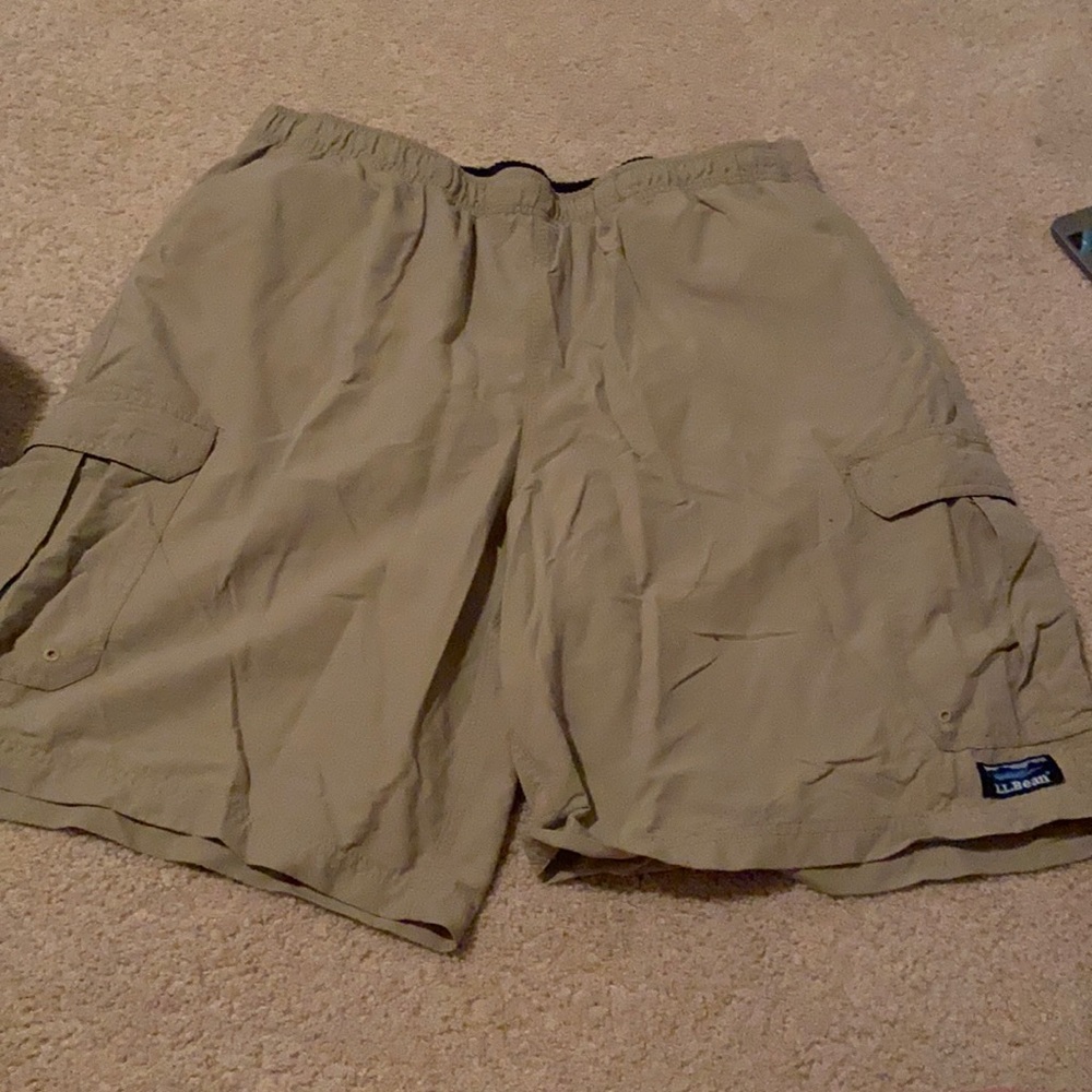 LL BEAN ATHLETIC CARGO SHORTS